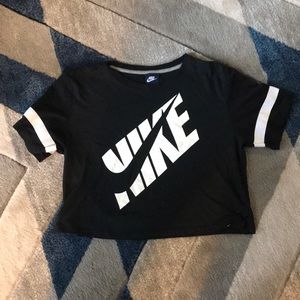 Nike athletic crop top! Mesh sleeves